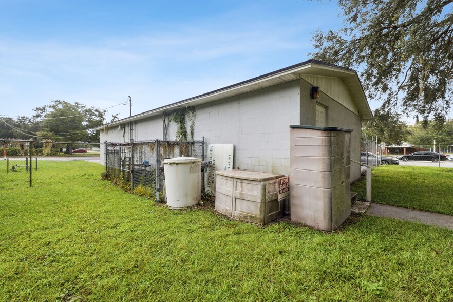 More Photos Of 2762 Dunn Ave, Jacksonville Office For Sale