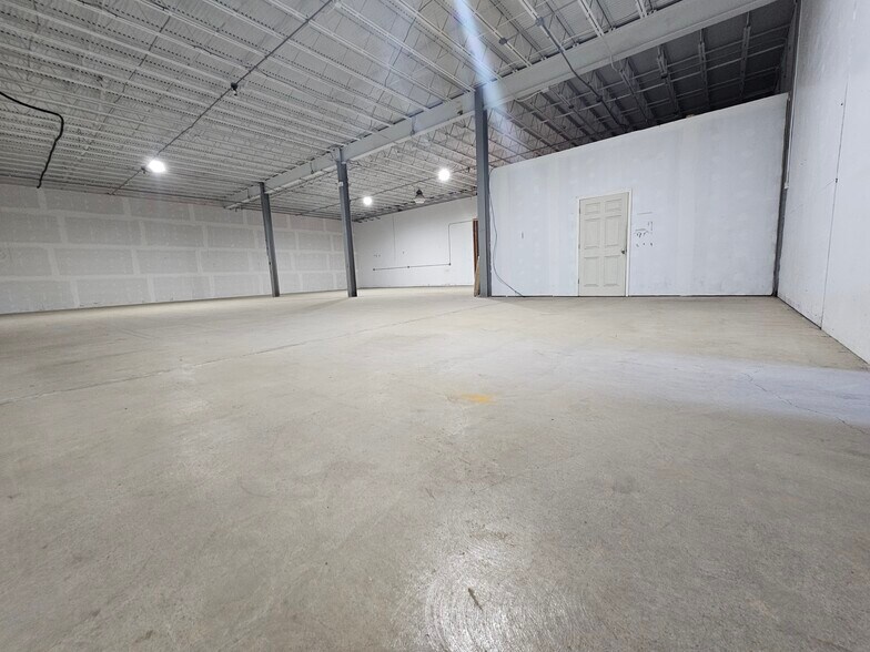 More Photos Of 43 Transport Ln, Pine Island Warehouse For Lease
