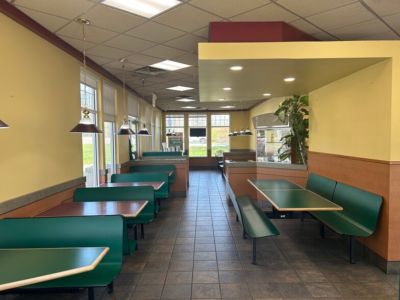 More Photos Of 5 Horton Pl, Topsham Restaurant For Lease