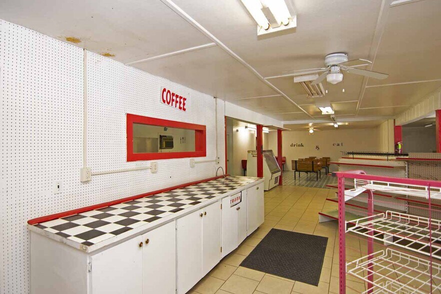 More Photos Of 4830 Highland Trl, Alderson General Retail For Sale