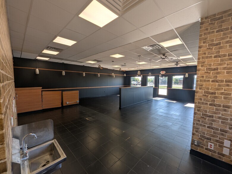 More Photos Of 407 S 4th St, Dunlap Storefront Retail Office For Sale