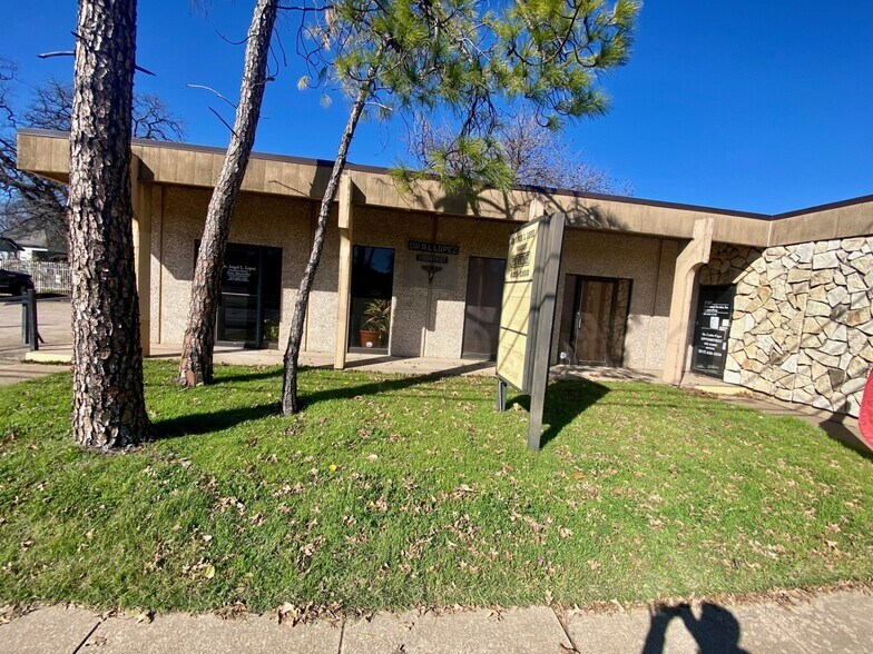 More Photos Of 910 W Northside Dr, Fort Worth Medical For Lease