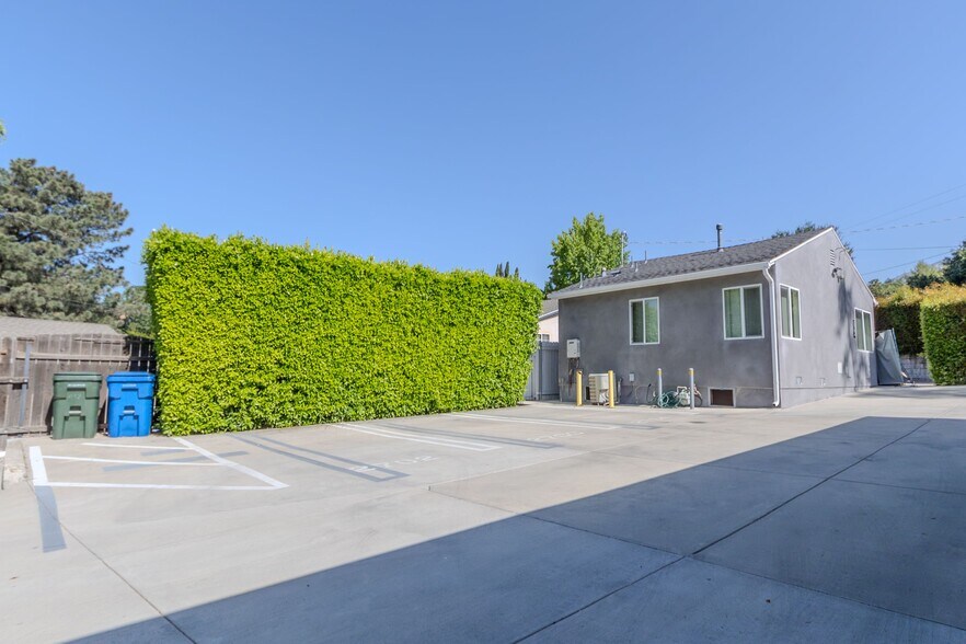 More Photos Of 2700 Prospect Ave, La Crescenta Apartments For Sale