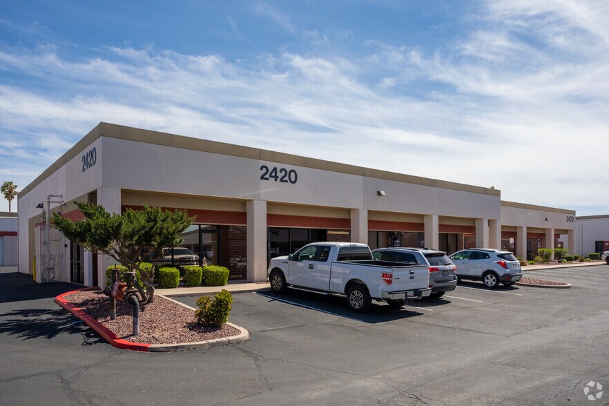 More Photos Of 2420 W Ruthrauff Rd, Tucson Showroom For Lease