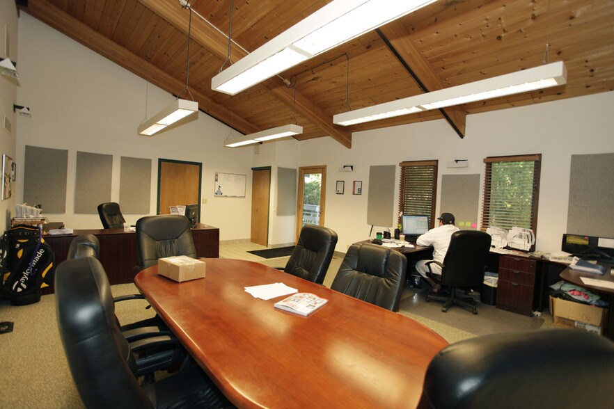 More Photos Of 3701 Shoreline Dr, Orono Coworking Space