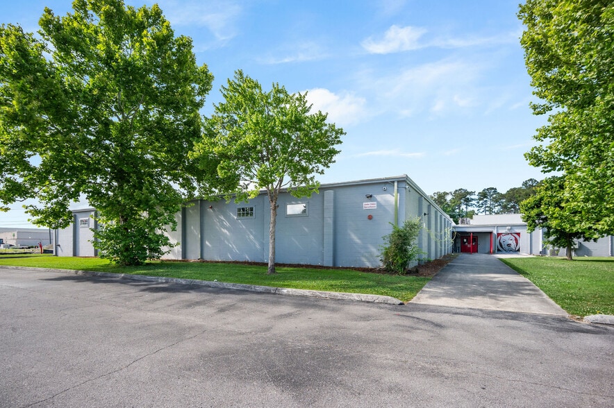 More Photos Of 2153 Lejeune Blvd, Jacksonville Freestanding For Sale
