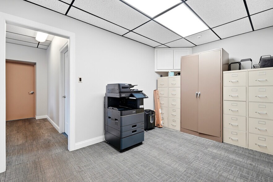 More Photos Of 1101 8th Ave, Huntington Research And Development For Sale