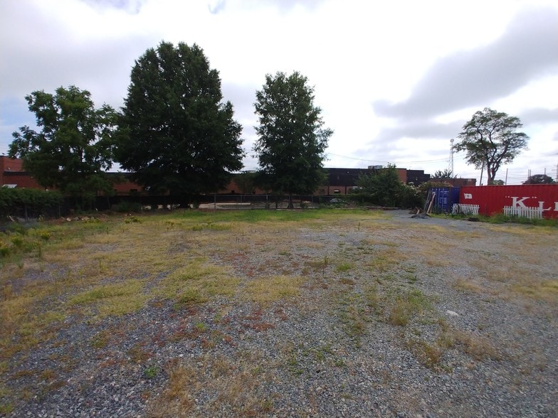 More Photos Of 1725 N Tryon St N, Charlotte Freestanding For Sale