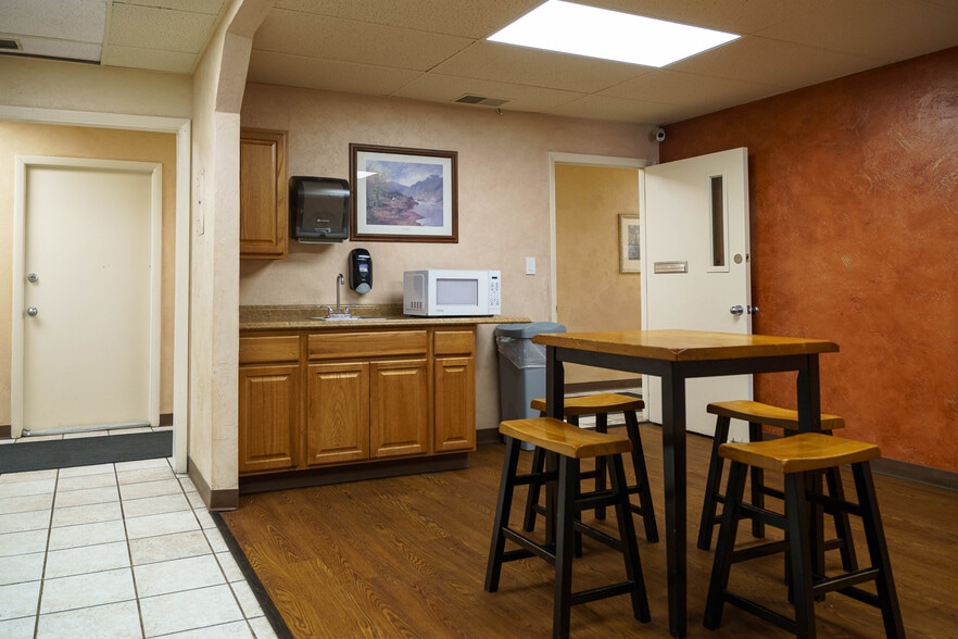 More Photos Of 1826 E Platte Ave, Colorado Springs Office For Lease