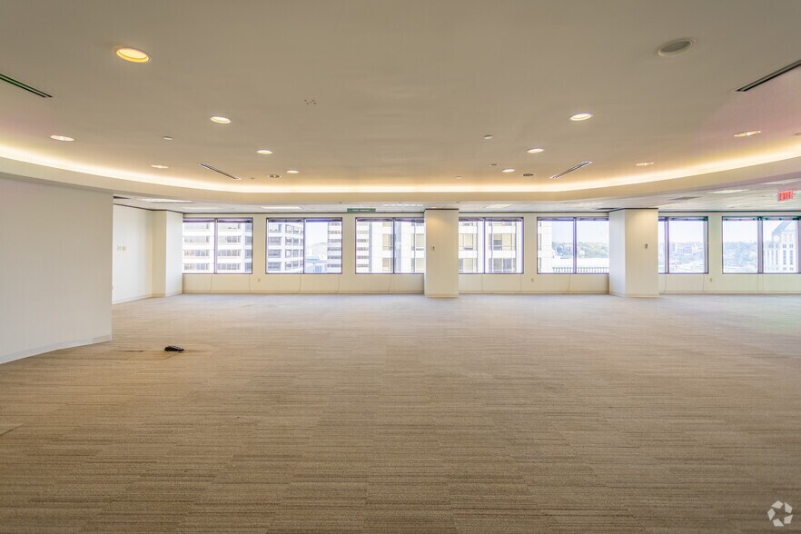 More Photos Of 221 E 4th St, Cincinnati Office For Lease