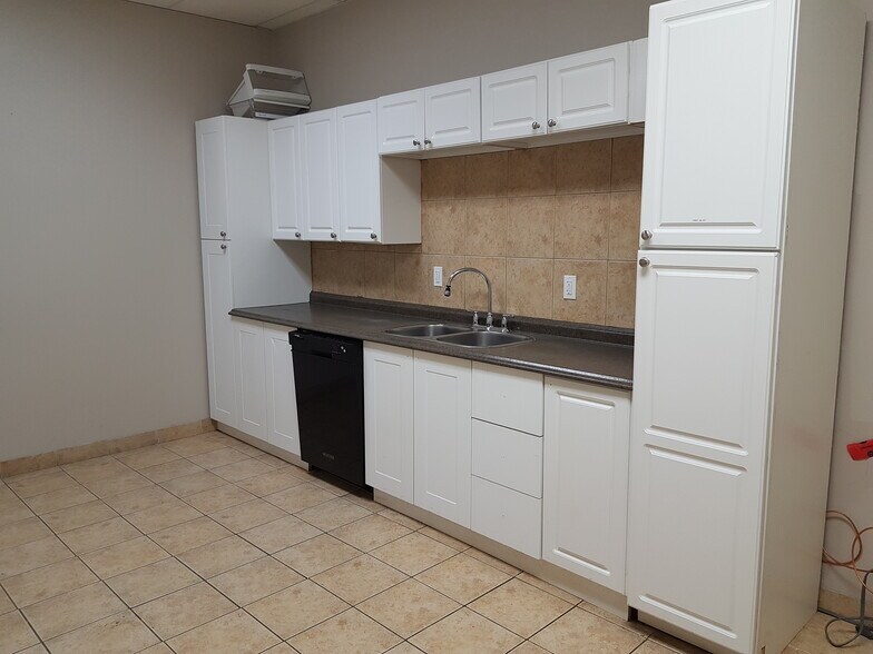 More Photos Of 385 Connie Cres, Concord Warehouse For Lease