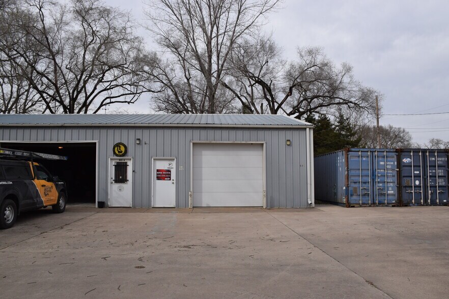 More Photos Of 855 Maple St, Lawrence Warehouse For Lease
