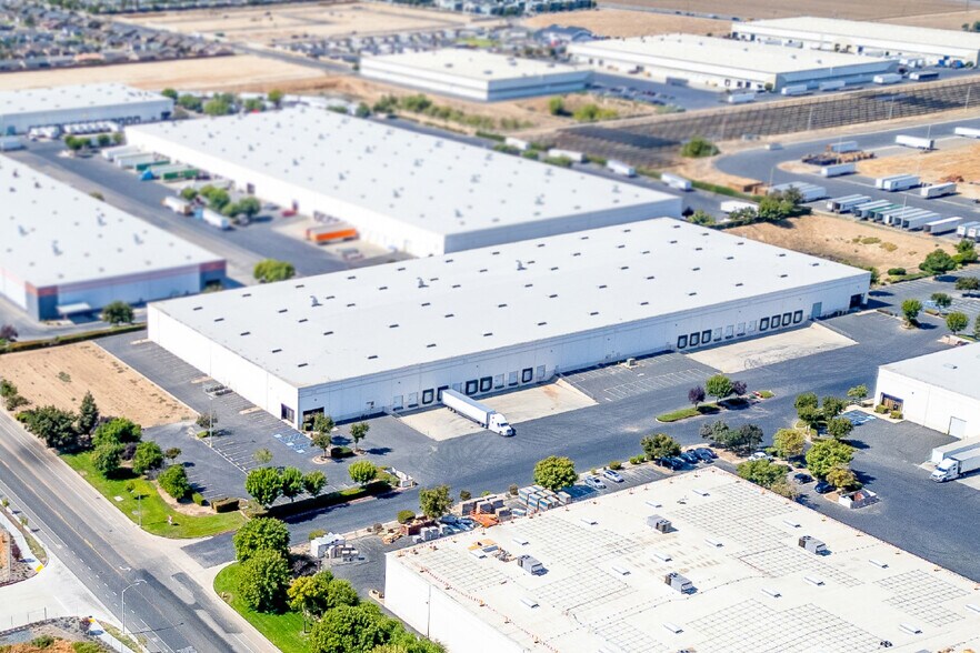Primary Photo Of 2247 N Plaza Dr, Visalia Distribution For Lease
