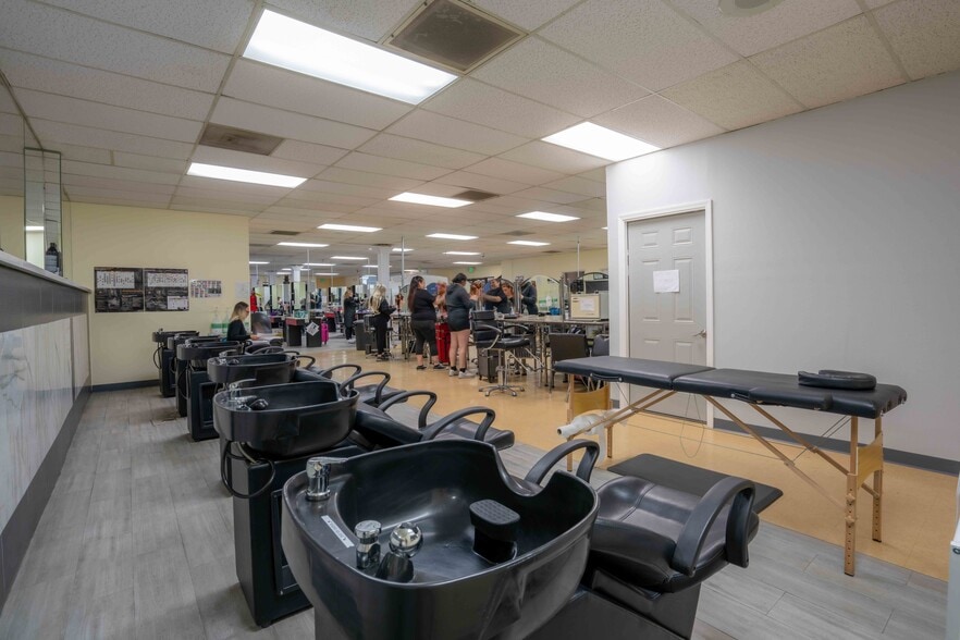 More Photos Of 2627 W Florida Ave, Hemet Office For Lease