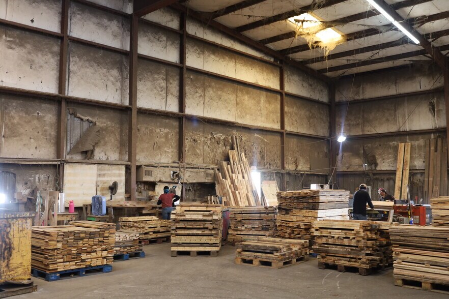 More Photos Of 2101 42nd St NW, Winter Haven Warehouse For Lease