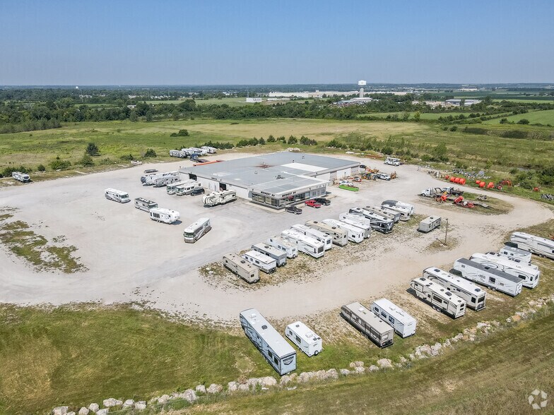 More Photos Of 2515 E Logan St, Ottawa Warehouse For Lease