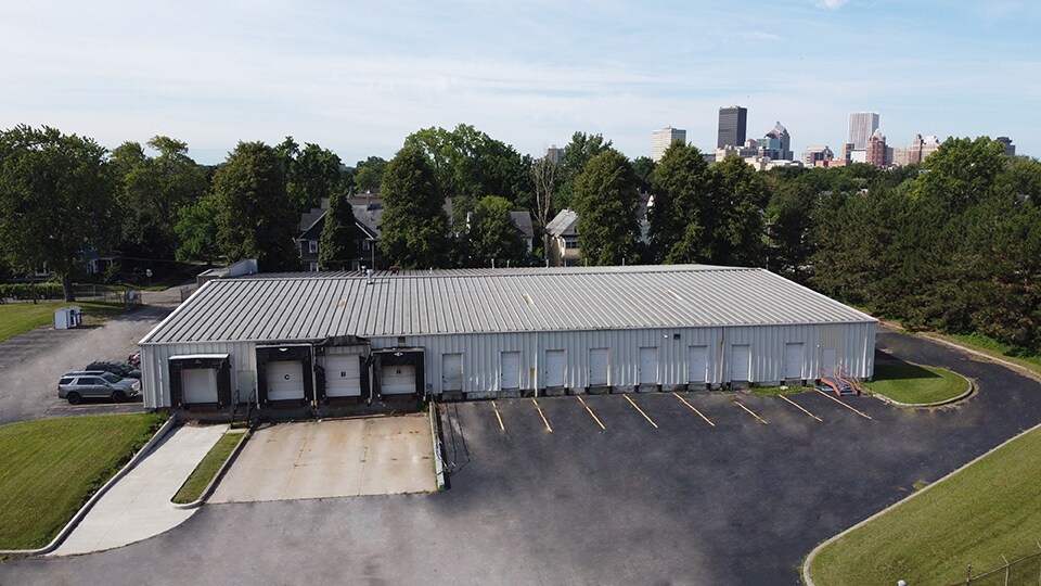 More Photos Of 4 Champeney Ter, Rochester Warehouse For Lease