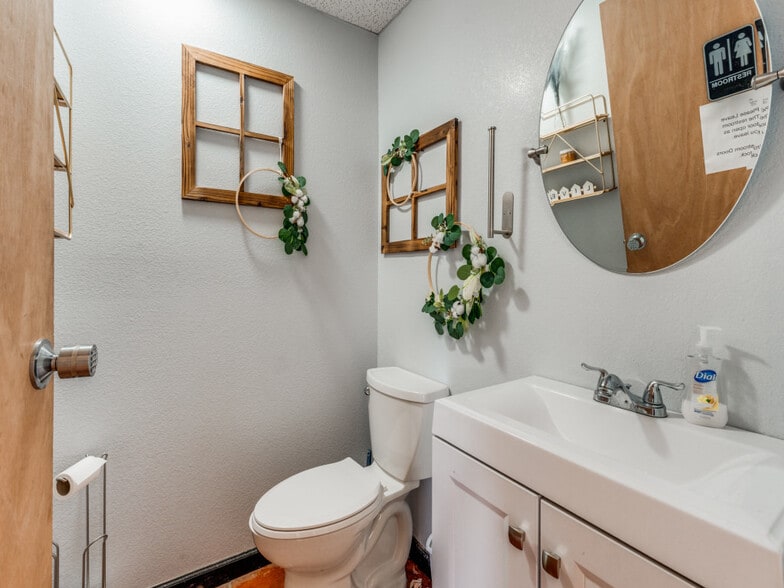 More Photos Of 14732 Bulverde Rd, San Antonio Warehouse For Sale