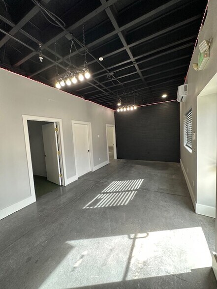 More Photos Of 11279 S Redwood Rd, South Jordan Warehouse For Lease