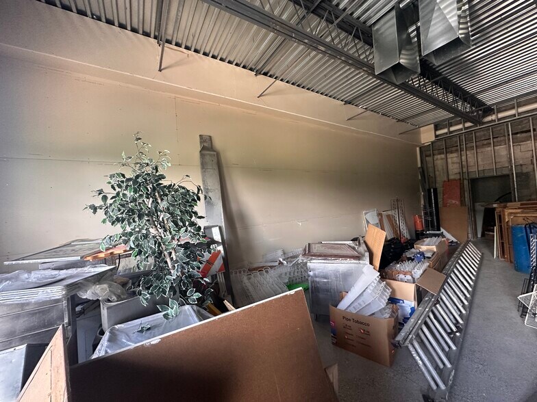 More Photos Of 8184-8198 N Dixie Hwy, Newport Freestanding For Lease