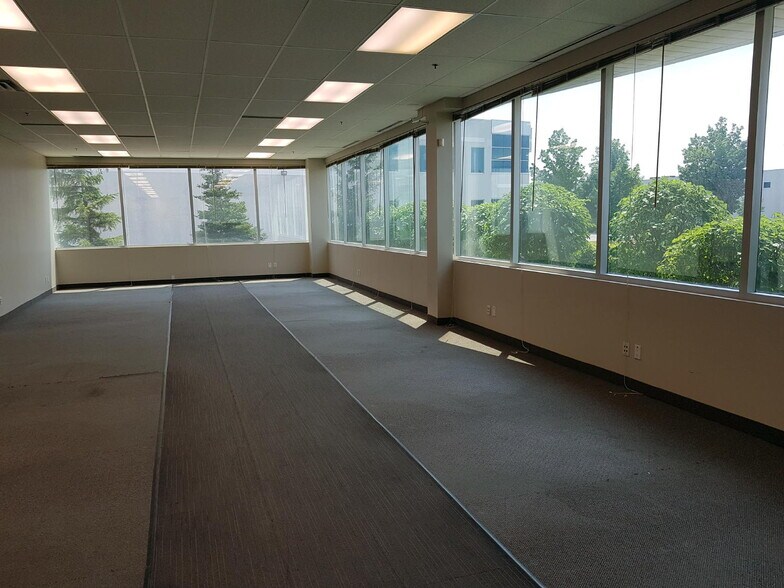 More Photos Of 385 Connie Cres, Concord Warehouse For Lease