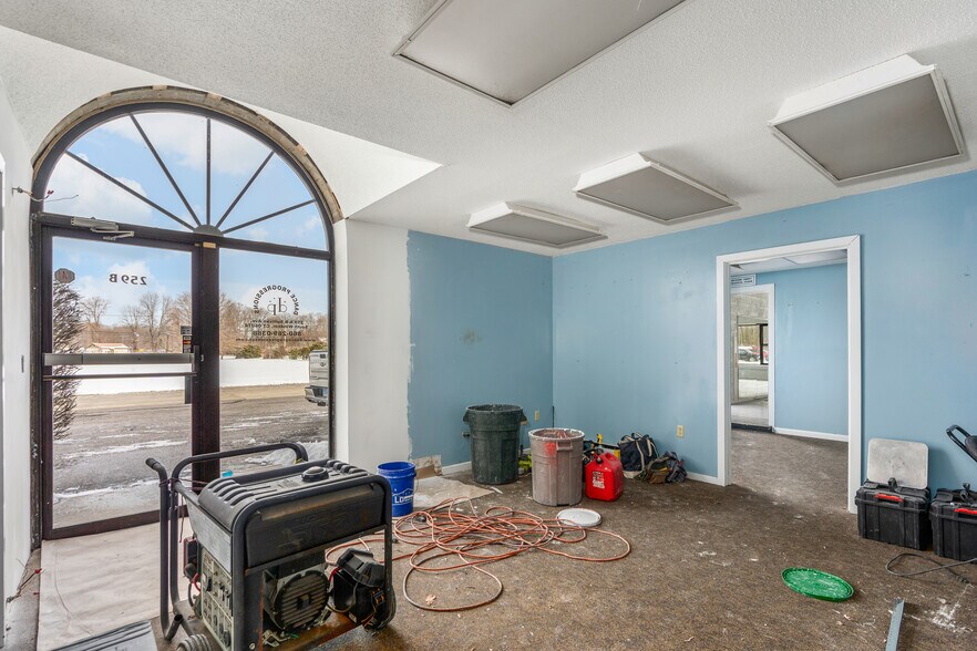 More Photos Of 34 Patria Rd, South Windsor Flex For Lease