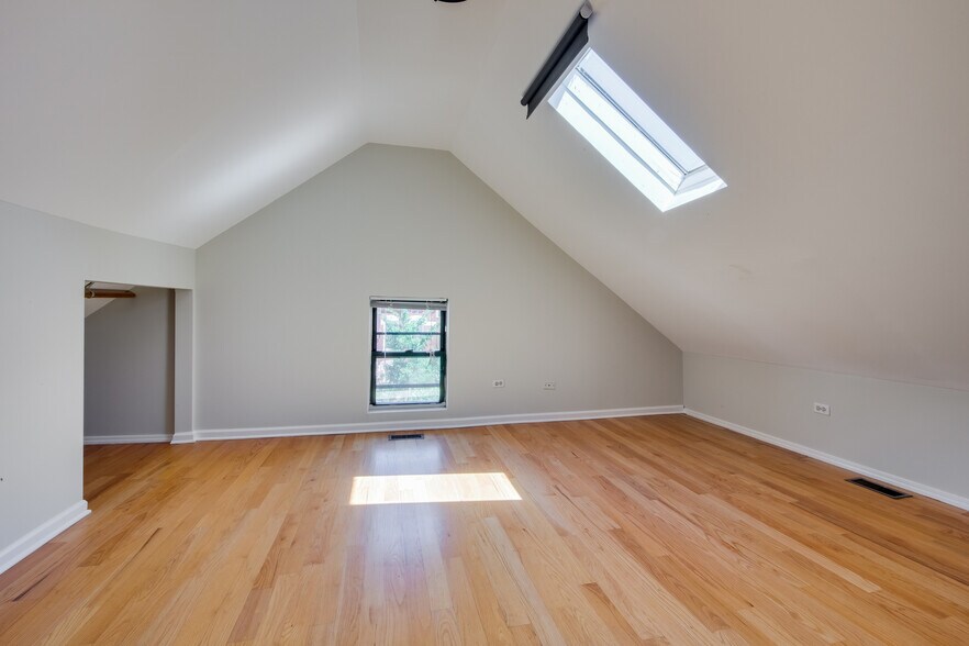 More Photos Of 1246 N Cleaver St, Chicago Apartments For Sale