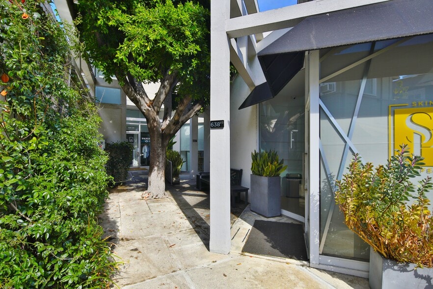 More Photos Of 638-644 N Robertson Blvd, West Hollywood Storefront For Lease