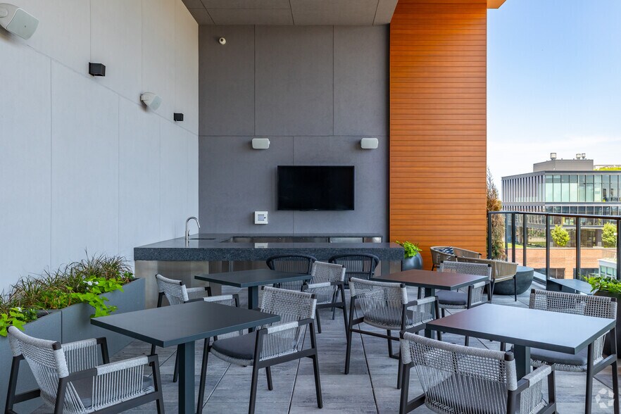 More Photos Of 161 N May St, Chicago Apartments For Lease