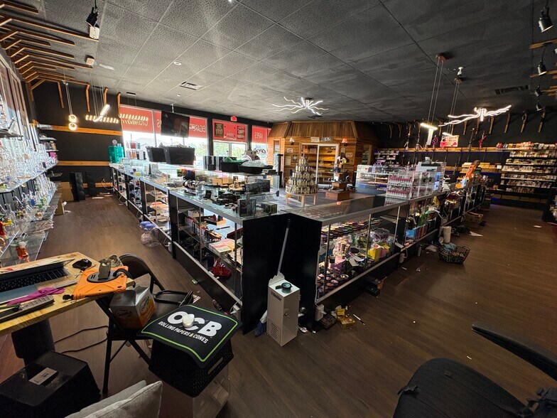 More Photos Of 3504 Paramount Dr, West Lafayette Storefront For Lease