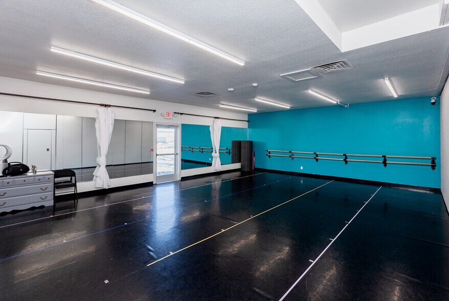 More Photos Of 1380 NE 66th Ave, Des Moines Flex For Sale