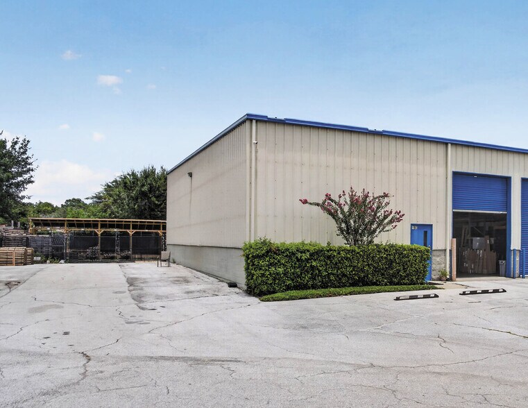 More Photos Of 890 Carter Rd, Winter Garden Warehouse For Lease