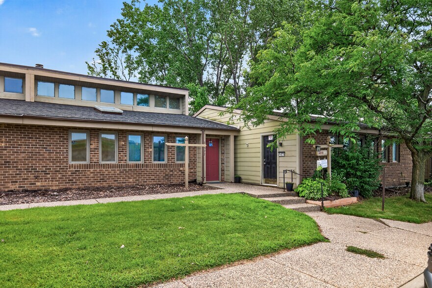 More Photos Of 14565-14579 Grand Ave S, Burnsville Office For Sale