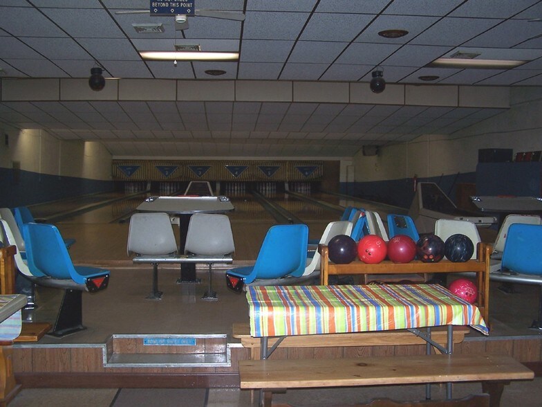 More Photos Of 527 Market St, Bolivar Bowling Alley For Sale
