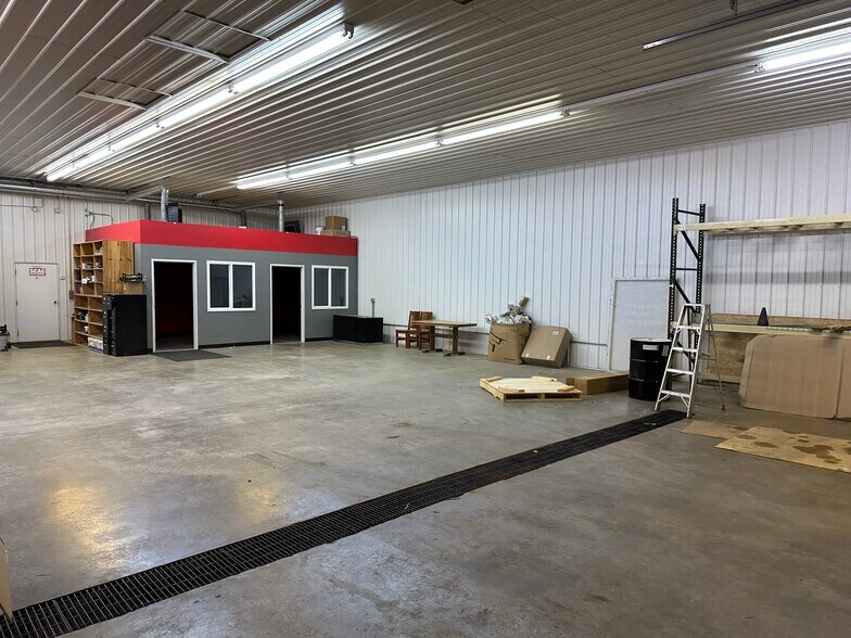 More Photos Of 7435 Kent Ave, Eau Claire Flex For Lease