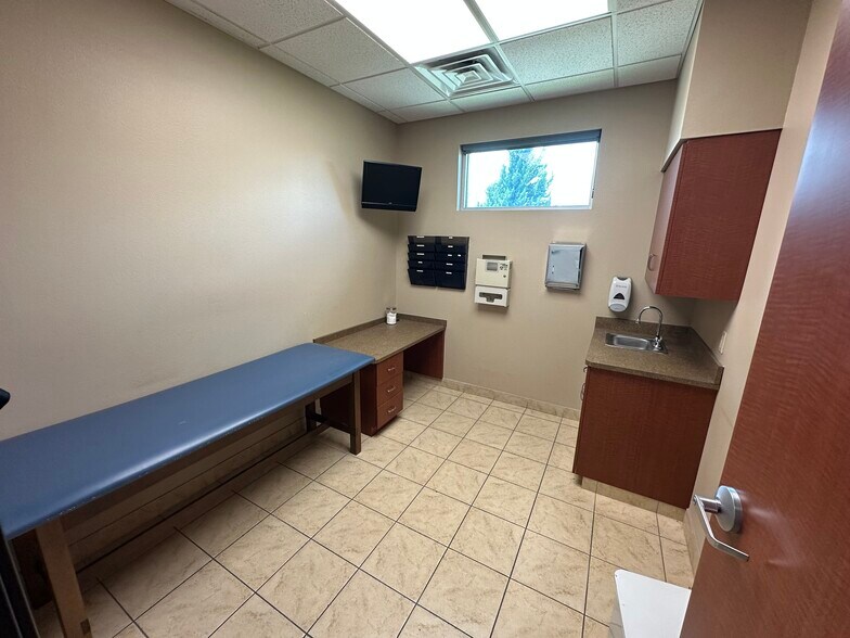 More Photos Of 2601 Scripture St, Denton Medical For Sale