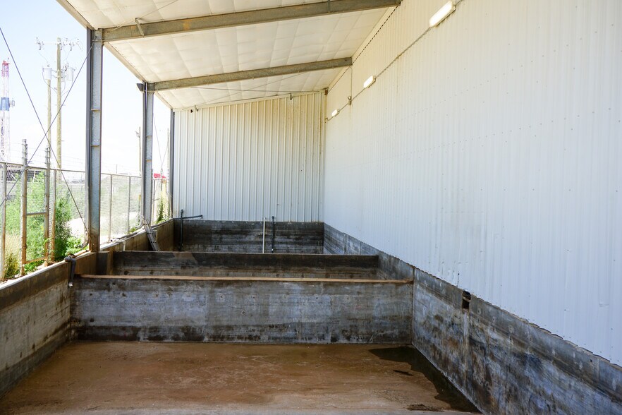 More Photos Of 9163 W Murphy St, Odessa Industrial For Lease