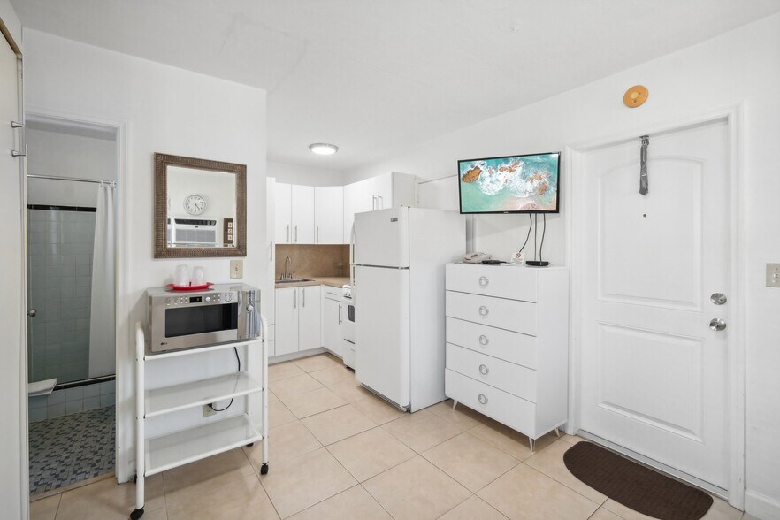 More Photos Of 1201 S Federal Hwy, Hollywood Hotel For Sale