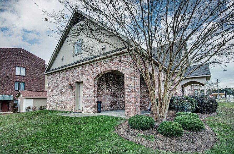 More Photos Of 1237 Highway 35, Forest Medical For Sale