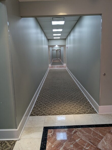 More Photos Of 7065 Westpointe Blvd, Orlando Loft Creative Space For Sale