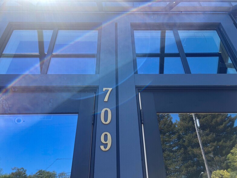 More Photos Of 709 California Blvd, Napa Service For Sale