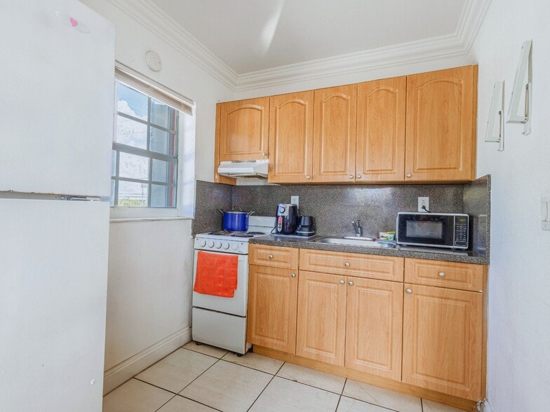 More Photos Of 3490 NW 32nd Ave, Miami General Retail For Sale