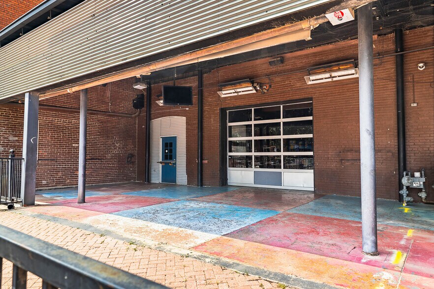 More Photos Of 117 N Mosley St, Wichita Bar For Sale