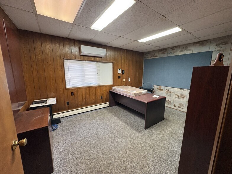 More Photos Of 950 E Melendy St, Ludington Distribution For Lease