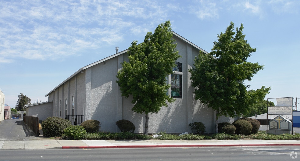 More Photos Of 55 E 18th St, Antioch Religious Facility For Sale