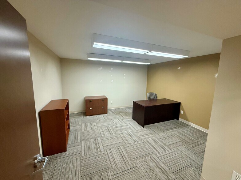 More Photos Of 1011 W Garden St, Pensacola Office For Sale