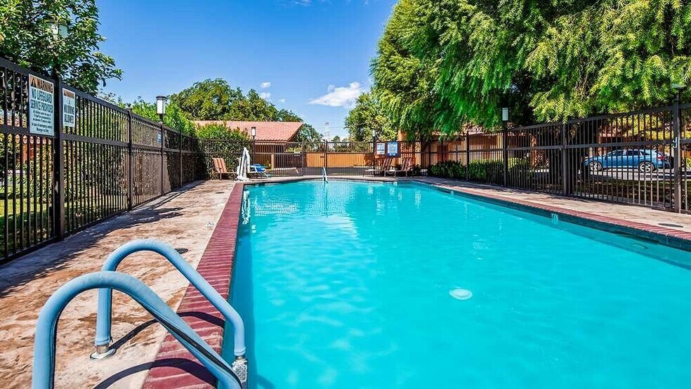 More Photos Of 1765 S Main St, Las Cruces Hotel For Sale