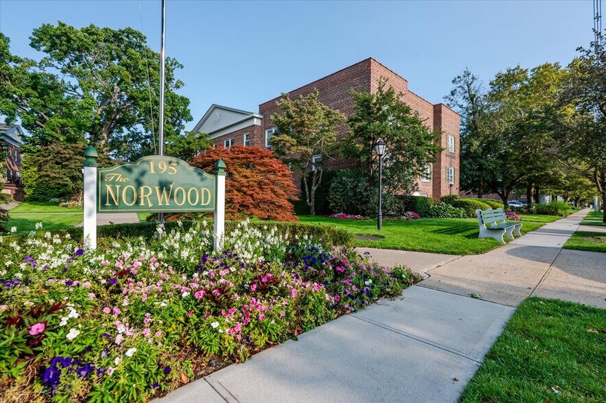 Primary Photo Of 195 N Village Ave, Rockville Centre Office For Sale