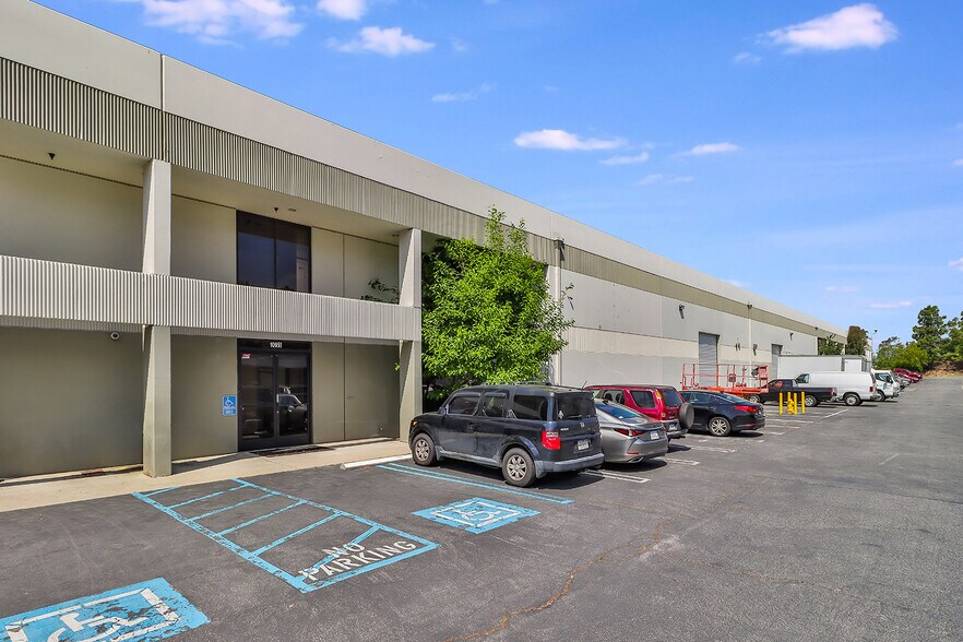 More Photos Of 10951 Pendleton St, Sun Valley Warehouse For Lease