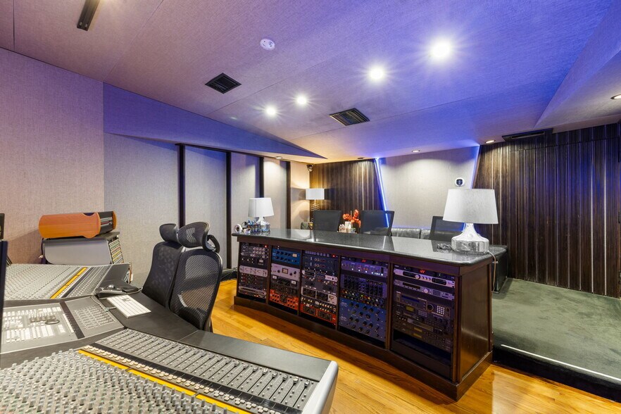 More Photos Of 5739 Tujunga Ave, North Hollywood Movie Radio TVStudio For Sale